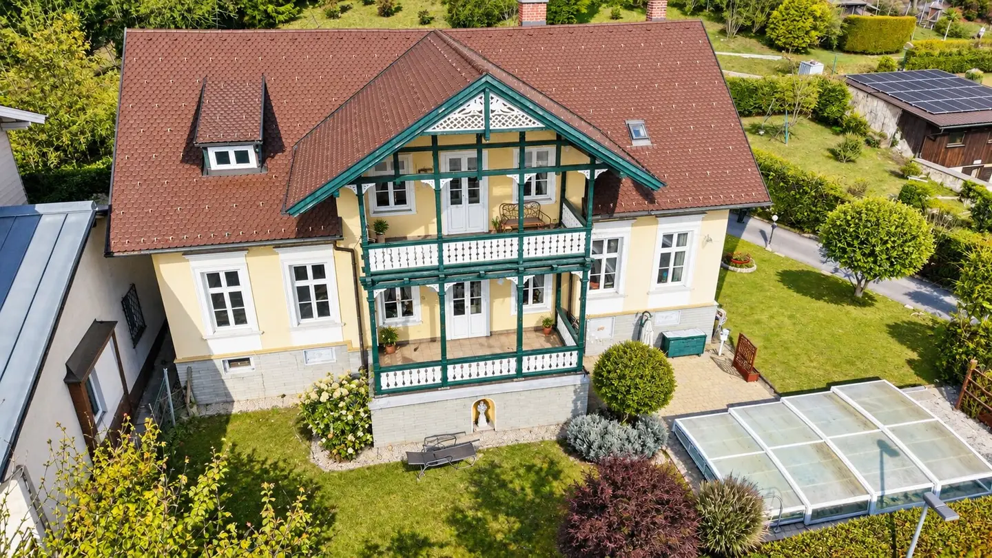 Representative turn of the century villa in Gloggnitz for sale