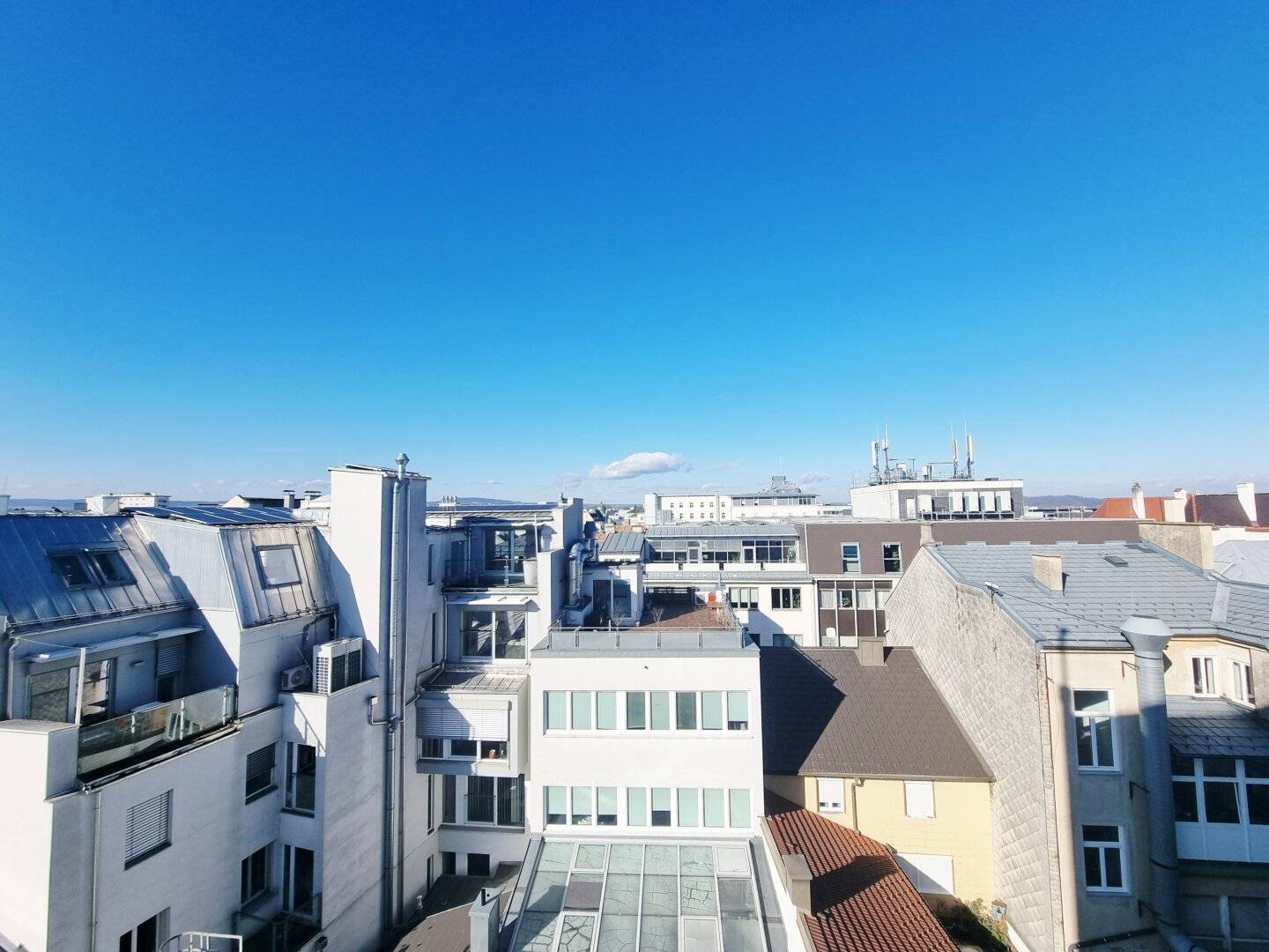 Urbanes Wohnen mit Lift & Loggia – 62,60 m², 5. Etage, sofort verfügbar | € 849,- inkl. BK & USt.