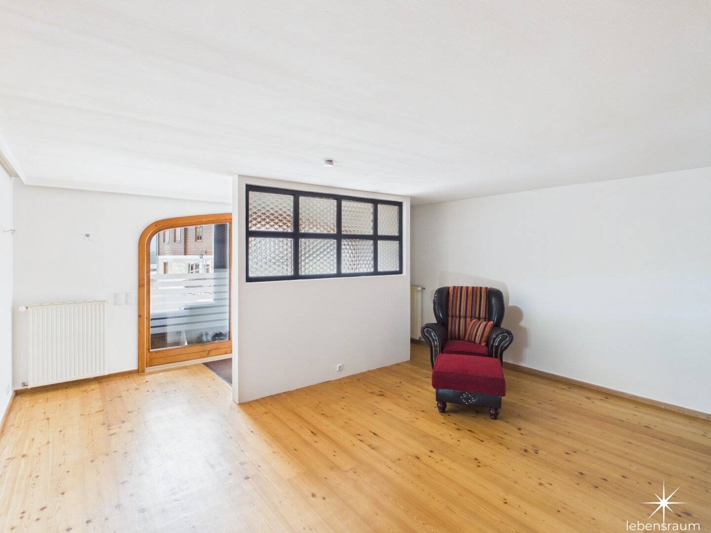 Wohntraum nahe Seeboden. Charmante Maisonette-Wohnung mit Terrasse, Pool & eigener Sauna.