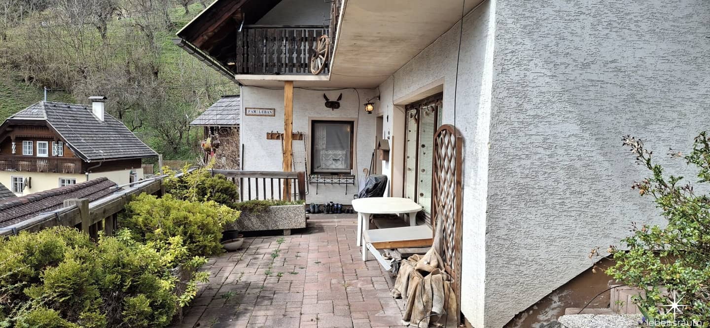 Gepflegtes Haus in idyllischer Lage. Garage und eigene Sauna. Trebesing-Neuschitz.