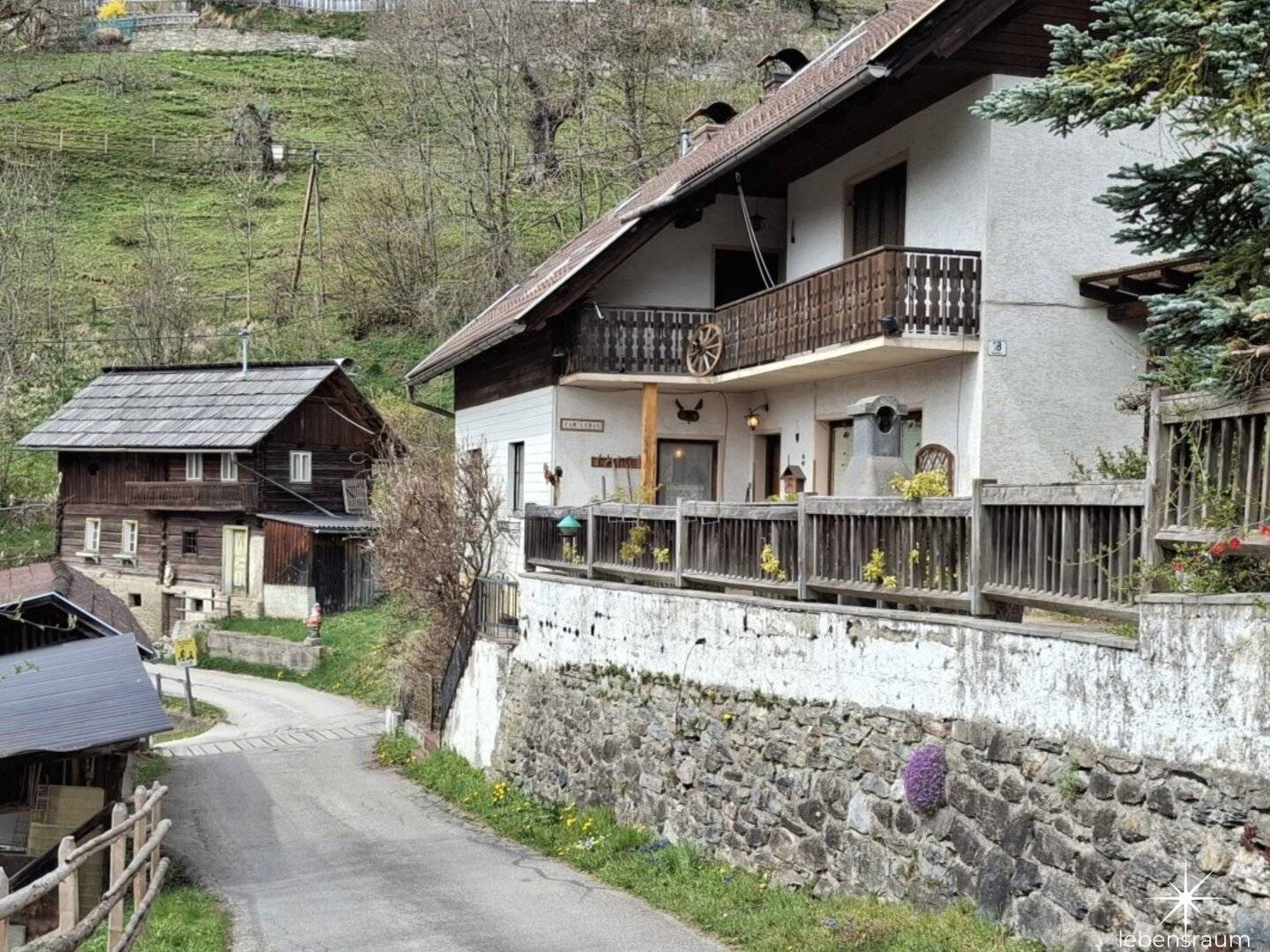 Gepflegtes Haus in idyllischer Lage. Garage und eigene Sauna. Trebesing-Neuschitz.
