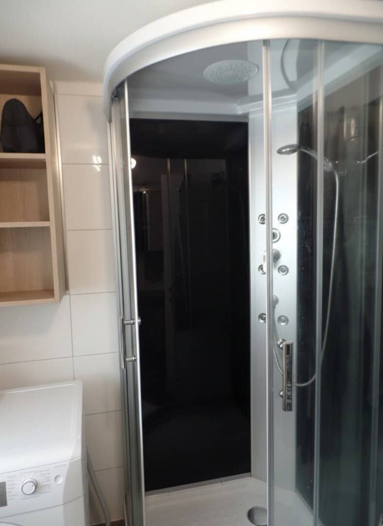 WG room (14.22 m²) on the ground floor available now in Munderfing? (Note: translation)