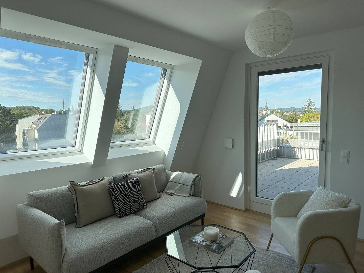 Provisionsfrei: Viel Platz für die ganze Familie mit Terrasse im 1.DG - ERSTBEZUG.