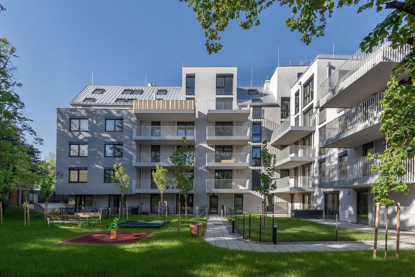 Provisionsfrei: 4 Zimmer mit Balkon im Grünen und doch in der Stadt - ERSTBEZUG.