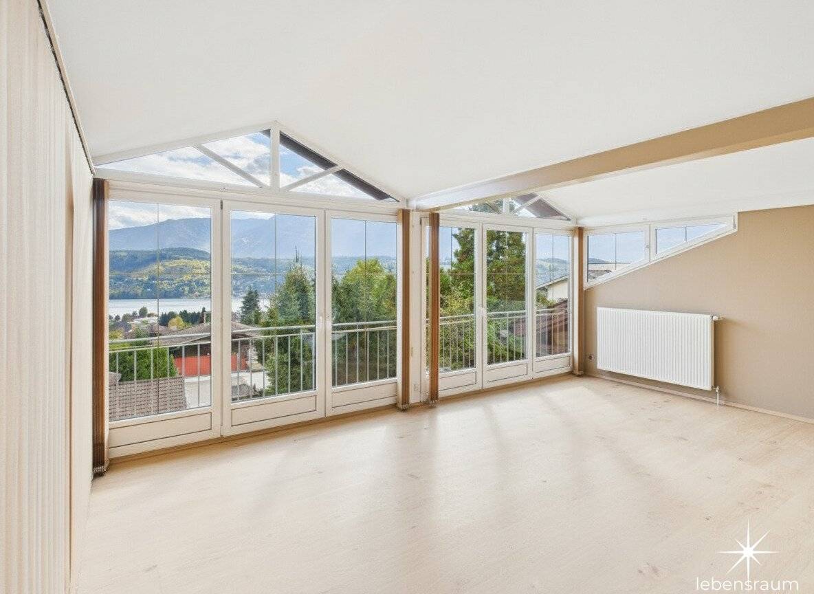Panorama-Loge: Penthouse mit Seeblick in Seeboden. Carport. Neuwertig.