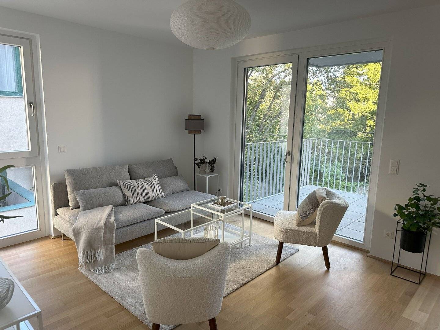 Provisionsfrei: Großzügig Wohnen - 4 Zimmer mit Balkon im Grünen - ERSTBEZUG.