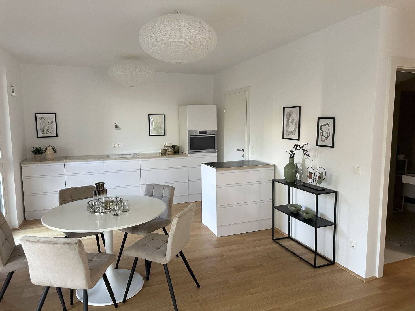 Provisionsfrei: Großzügig Wohnen - 4 Zimmer mit Balkon im Grünen - ERSTBEZUG.