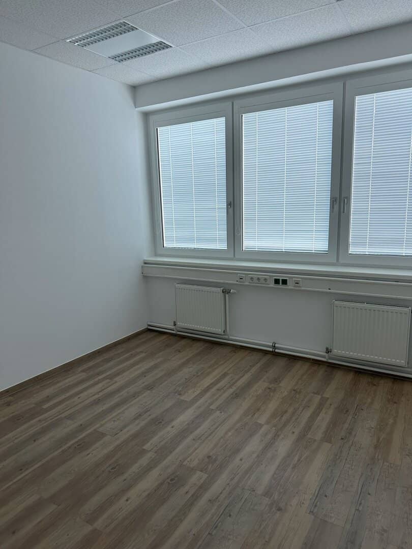 Air-conditioned office with new windows directly at the U-Bahn? Wait no, "Air-conditioned office with new windows directly at the U-Bahn"