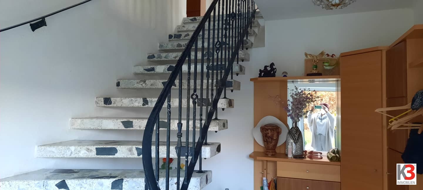 K3 GNIGL well kept two family house with sunny terrace