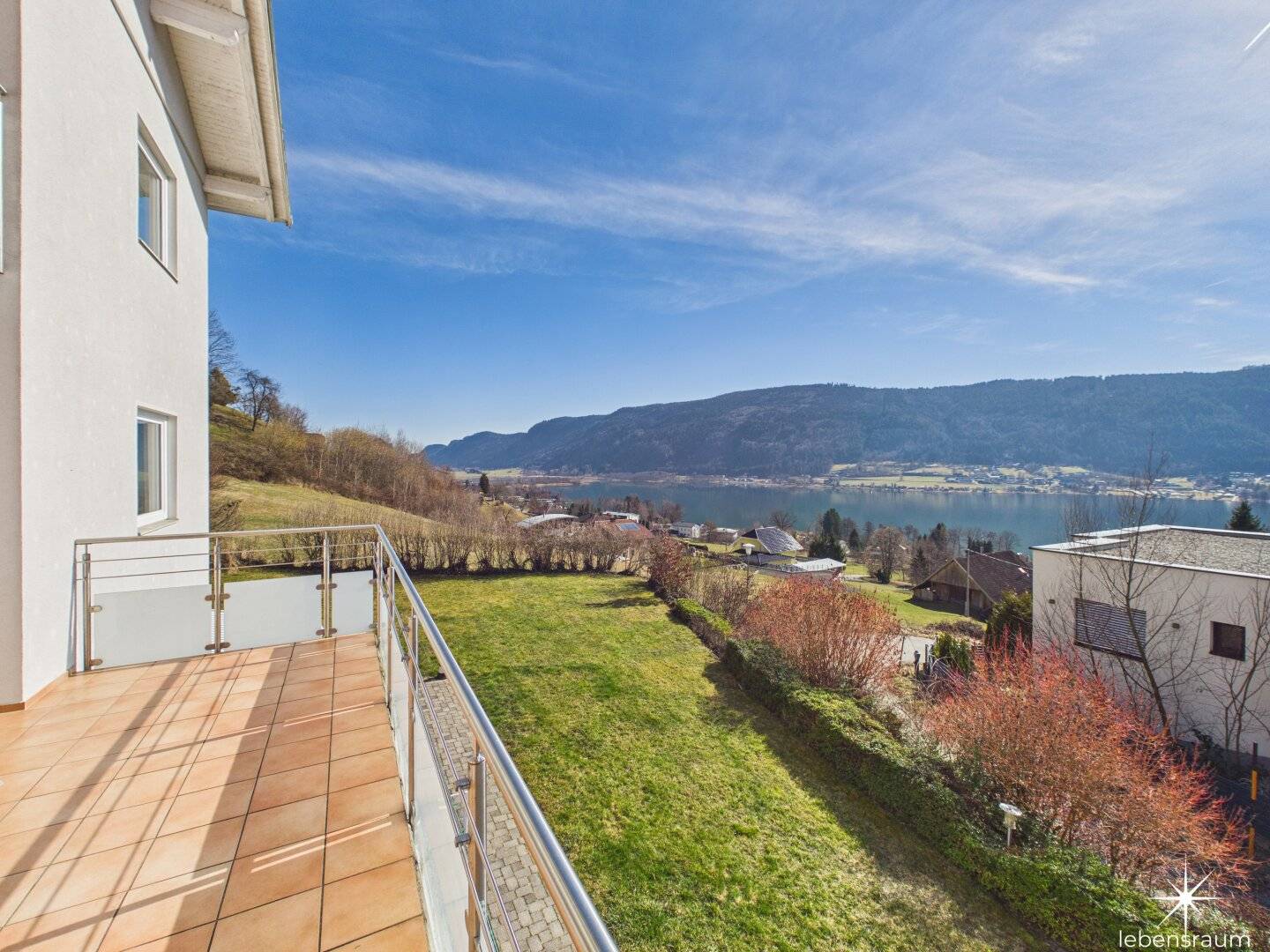 TRAUM SEEBLICK - großzügiges 11-Zimmer-Haus in Stiegl/Steindorf am Ossiachersee mit 2 Balkonen, 2 Terrassen.