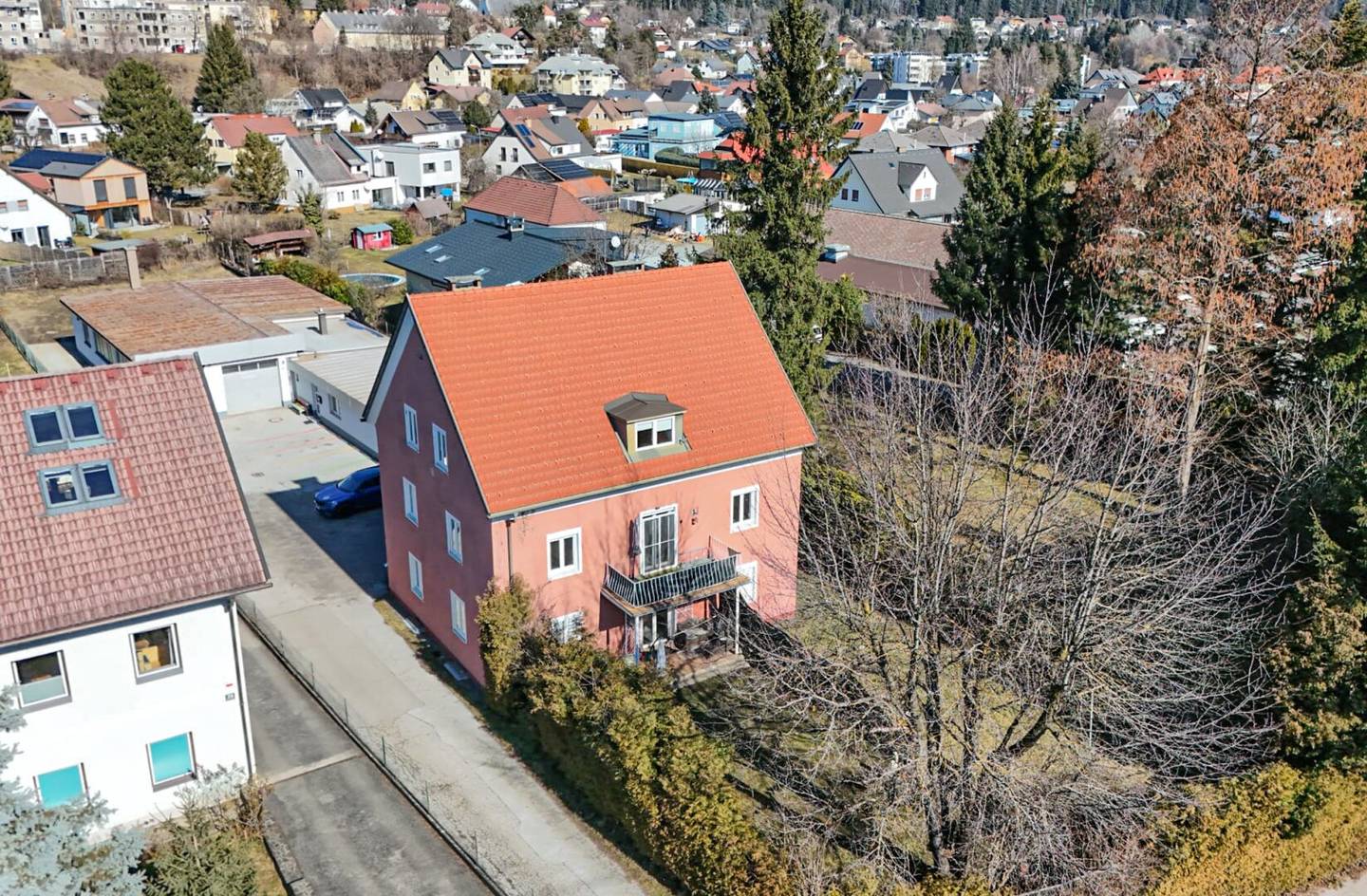 Solid investment property in Villach Three residential units with future potential