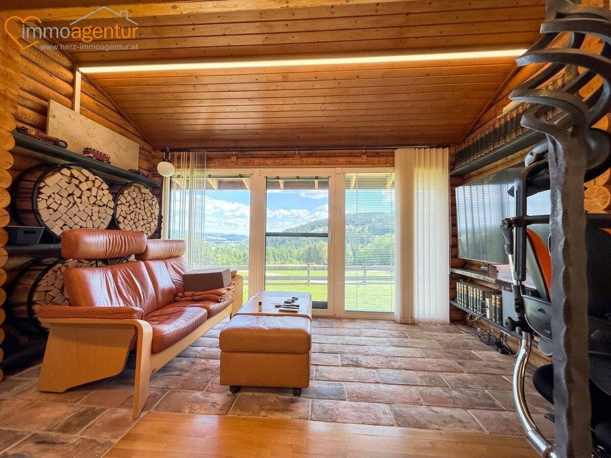 Fernblick, Quellwasser & Wohnqualität – 2025 vollständig generalsanierter Bungalow mit ca. 120 m² Nutzfläche inkl. separat zugänglichem beheiztem Vollkeller in Eidenberg nahe Linz