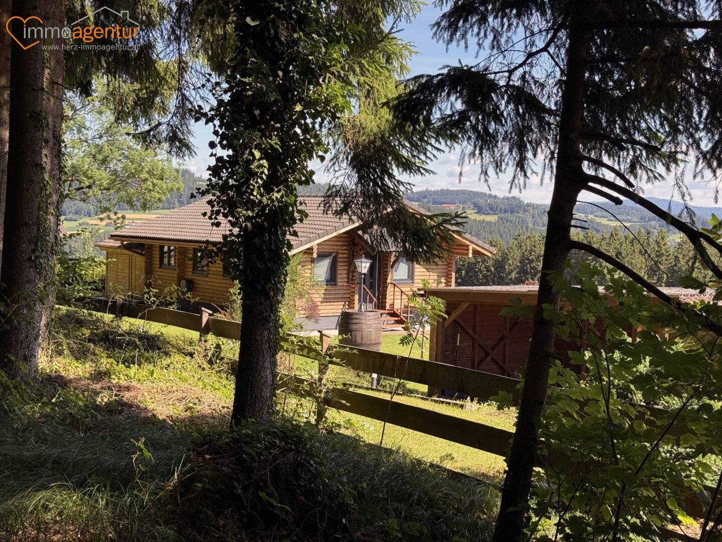 Fernblick, Quellwasser & Wohnqualität – 2025 vollständig generalsanierter Bungalow mit ca. 120 m² Nutzfläche inkl. separat zugänglichem beheiztem Vollkeller in Eidenberg nahe Linz