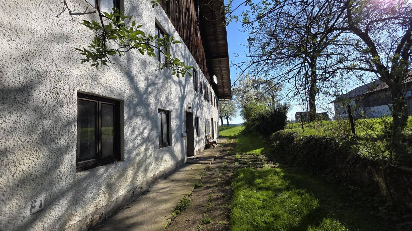 "Juwel im Dornröschenschlaf" - sanierungsbedürftiges Bauernhaus in Atterseenähe