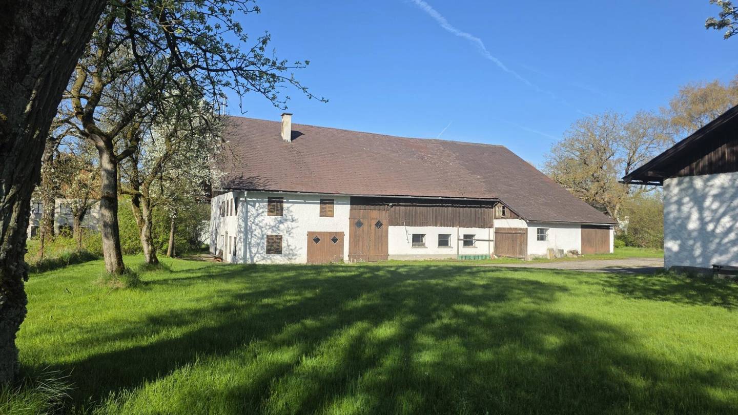 "Juwel im Dornröschenschlaf" - sanierungsbedürftiges Bauernhaus in Atterseenähe