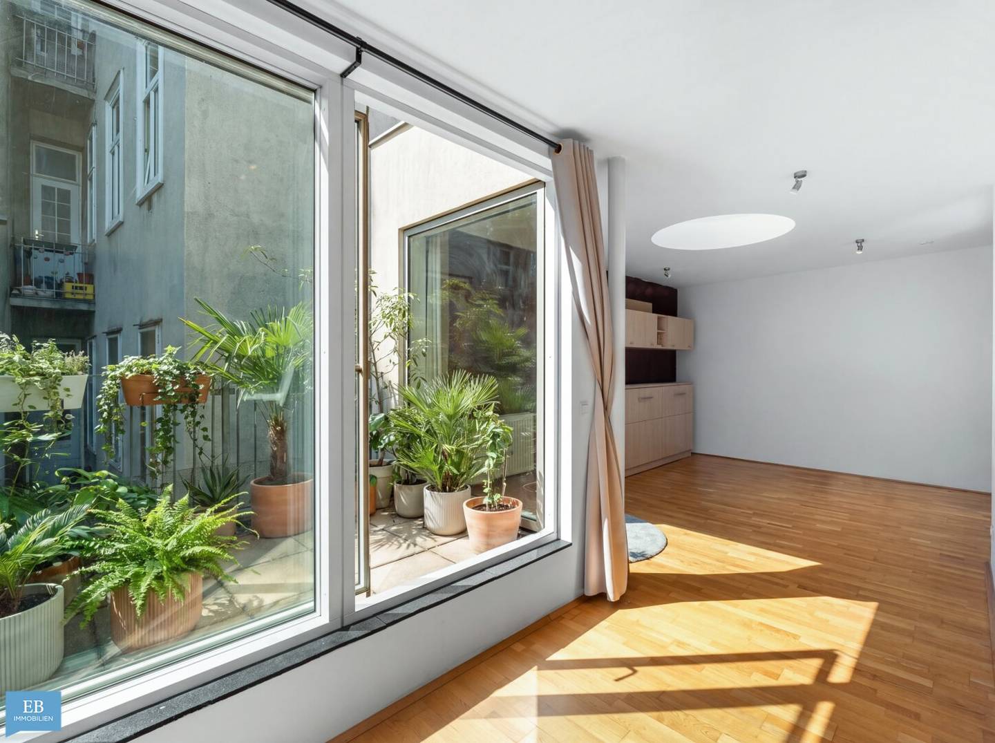 Top-Preis-Chance in 1070 Wien: Maisonette mit Terrasse im Biedermeierhaus
