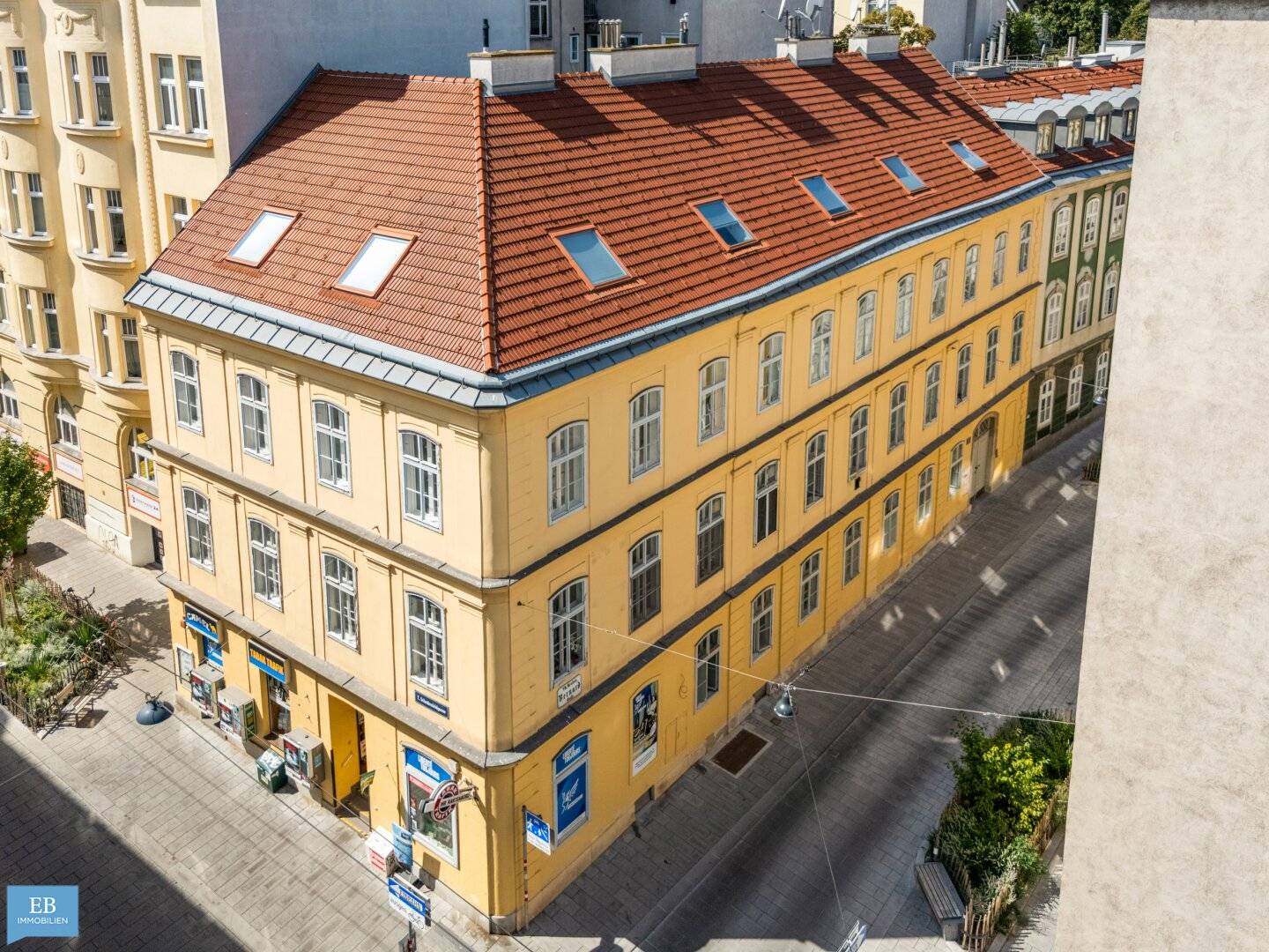 Top-Preis-Chance in 1070 Wien: Maisonette mit Terrasse im Biedermeierhaus