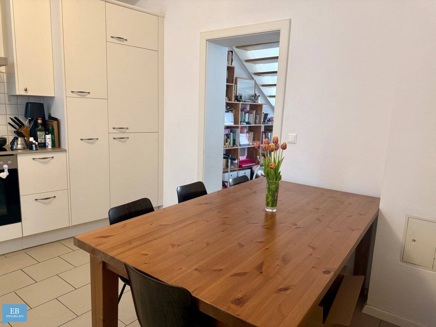 Charming maisonette in a Biedermeier house with terrace and pergola in the 7th district of Vienna? (Note: translation provided below)