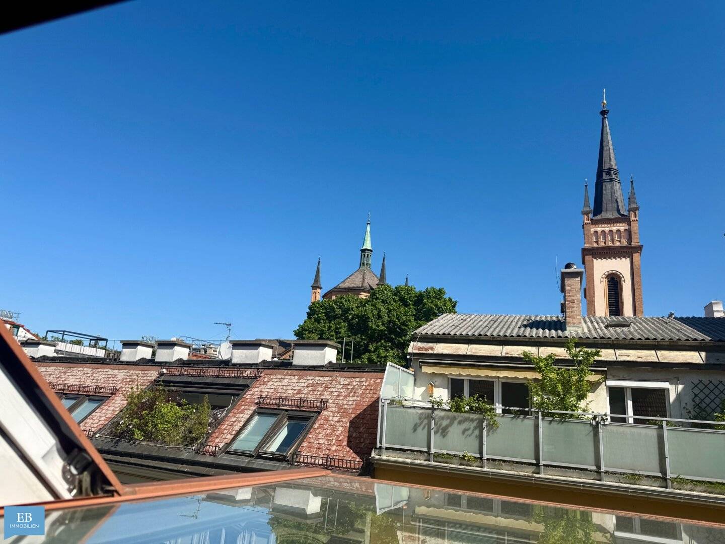 Charming maisonette in a Biedermeier house with terrace and pergola in the 7th district of Vienna? (Note: translation provided below)
