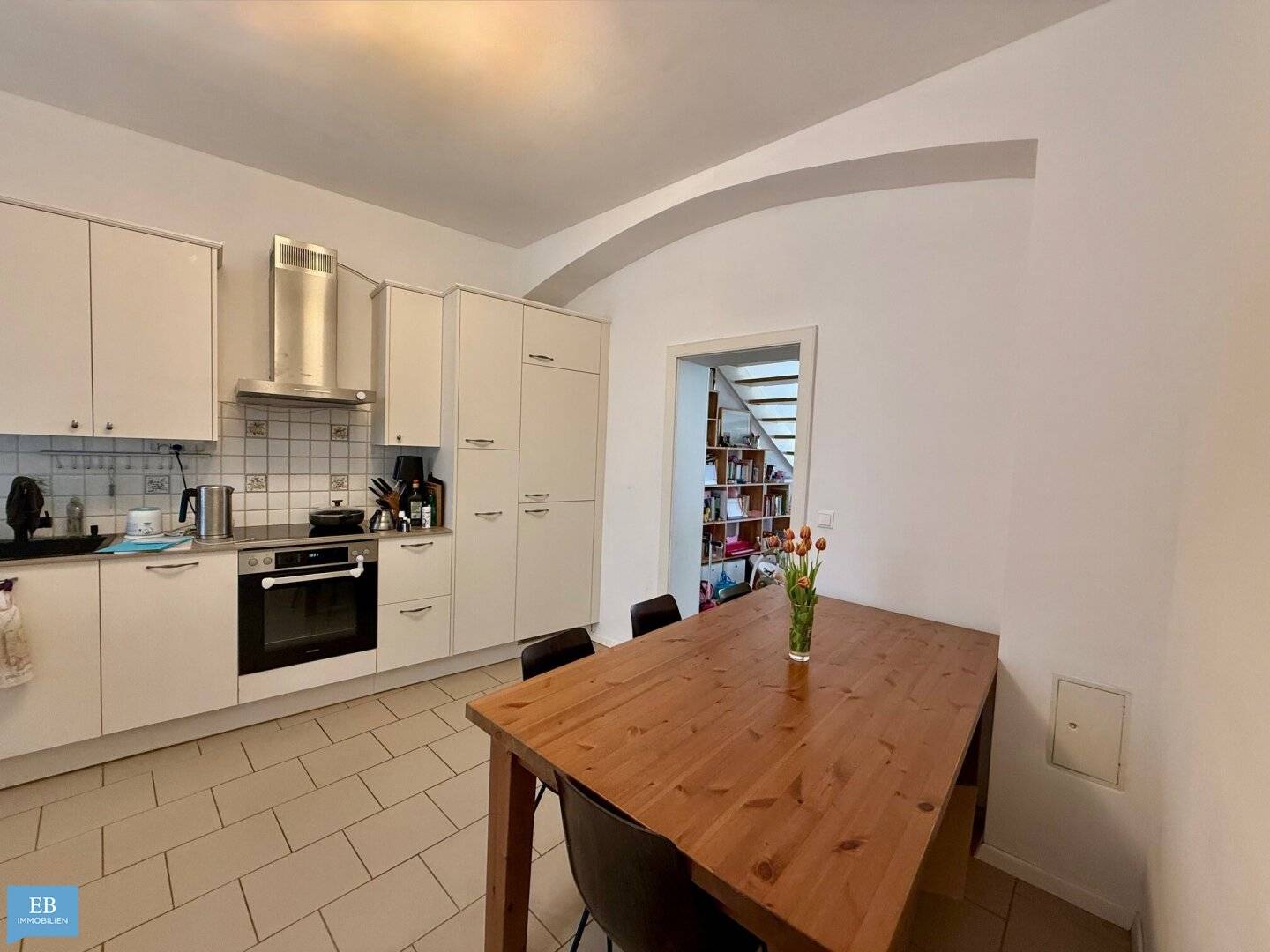 Charming maisonette in a Biedermeier house with terrace and pergola in the 7th district of Vienna? (Note: translation provided below)