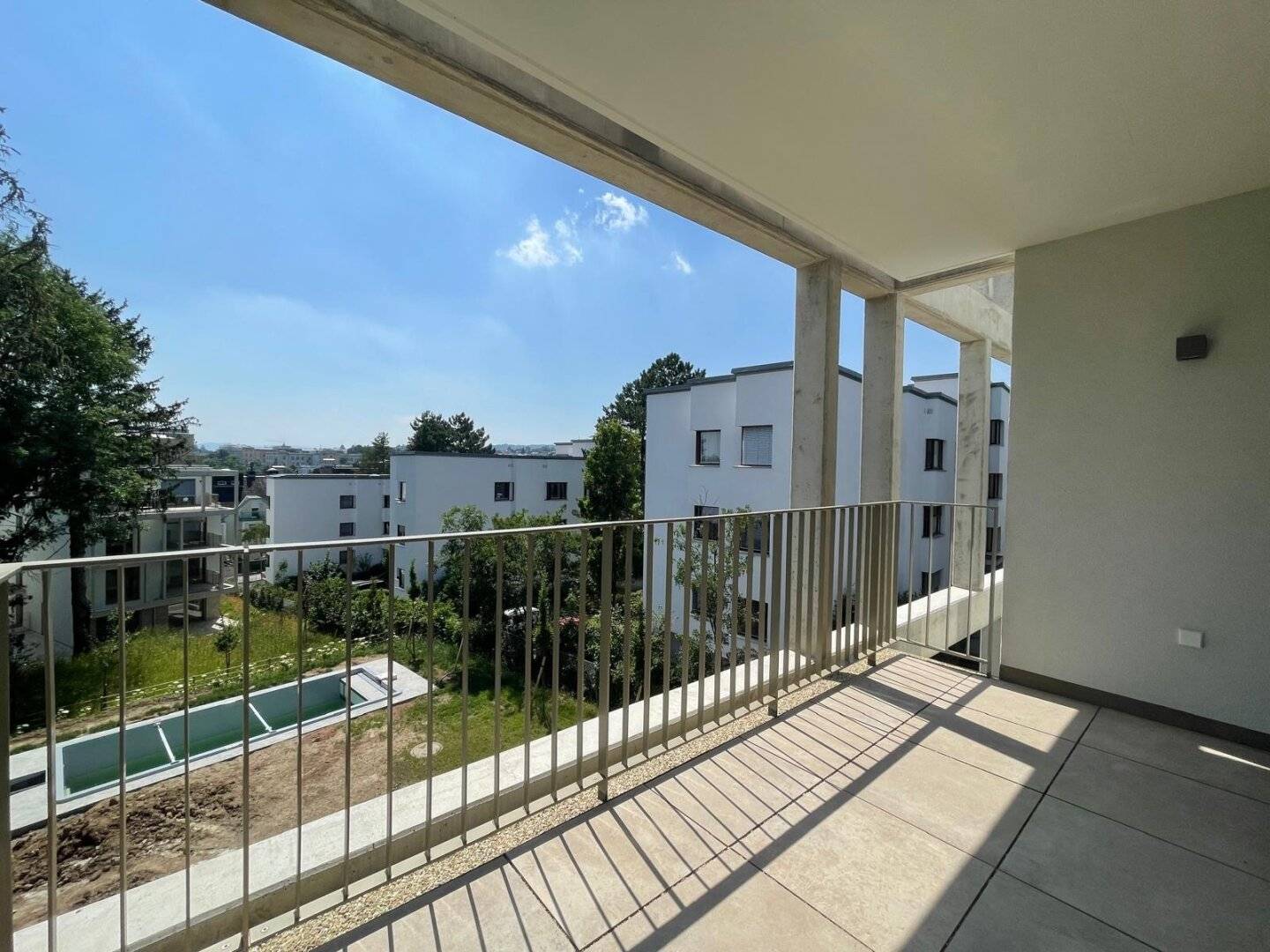 Exclusive dream apartment in green quiet location 5 rooms, 2 bathrooms, 2 balconies