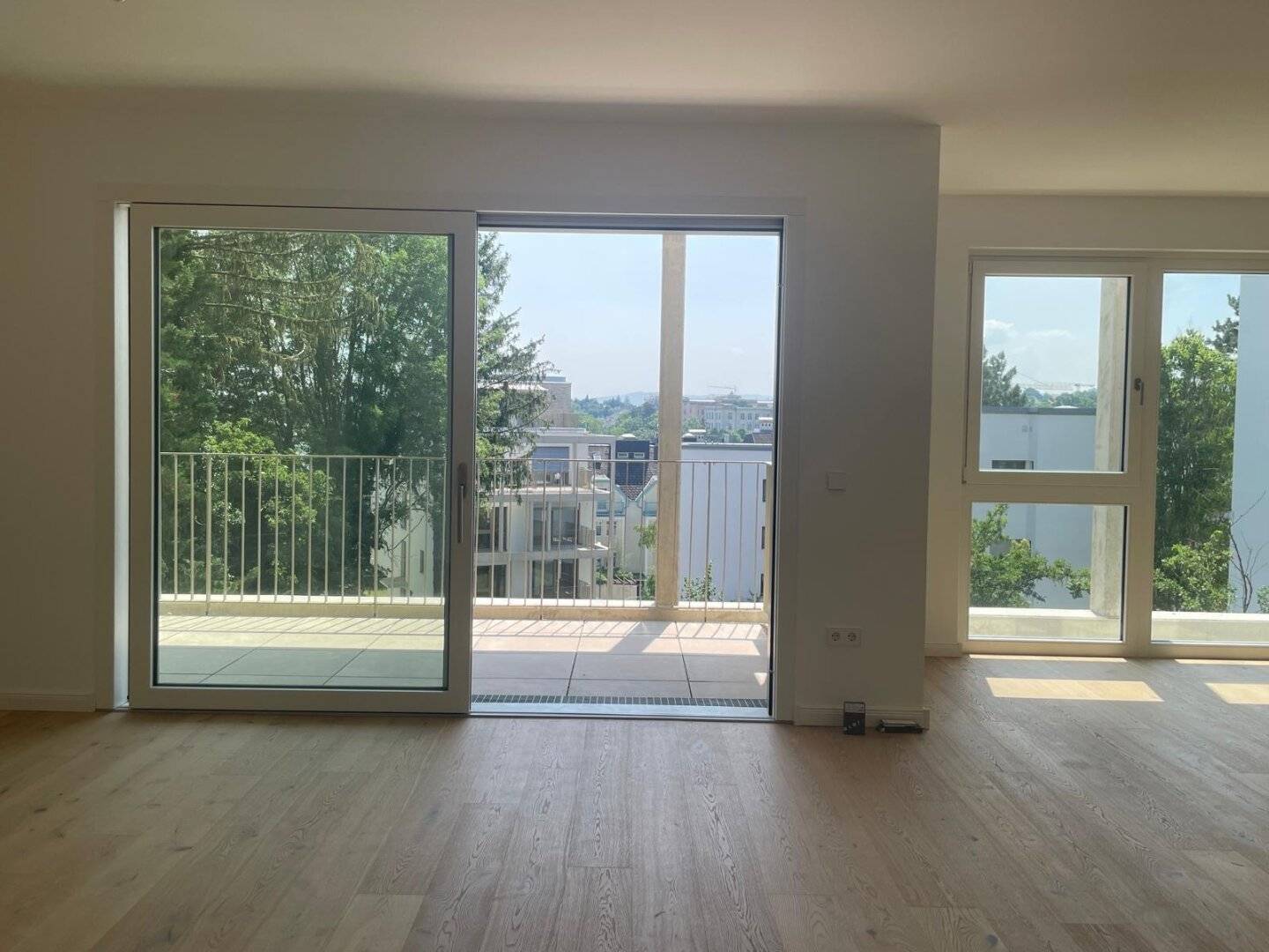 Exclusive dream apartment in green quiet location 5 rooms, 2 bathrooms, 2 balconies