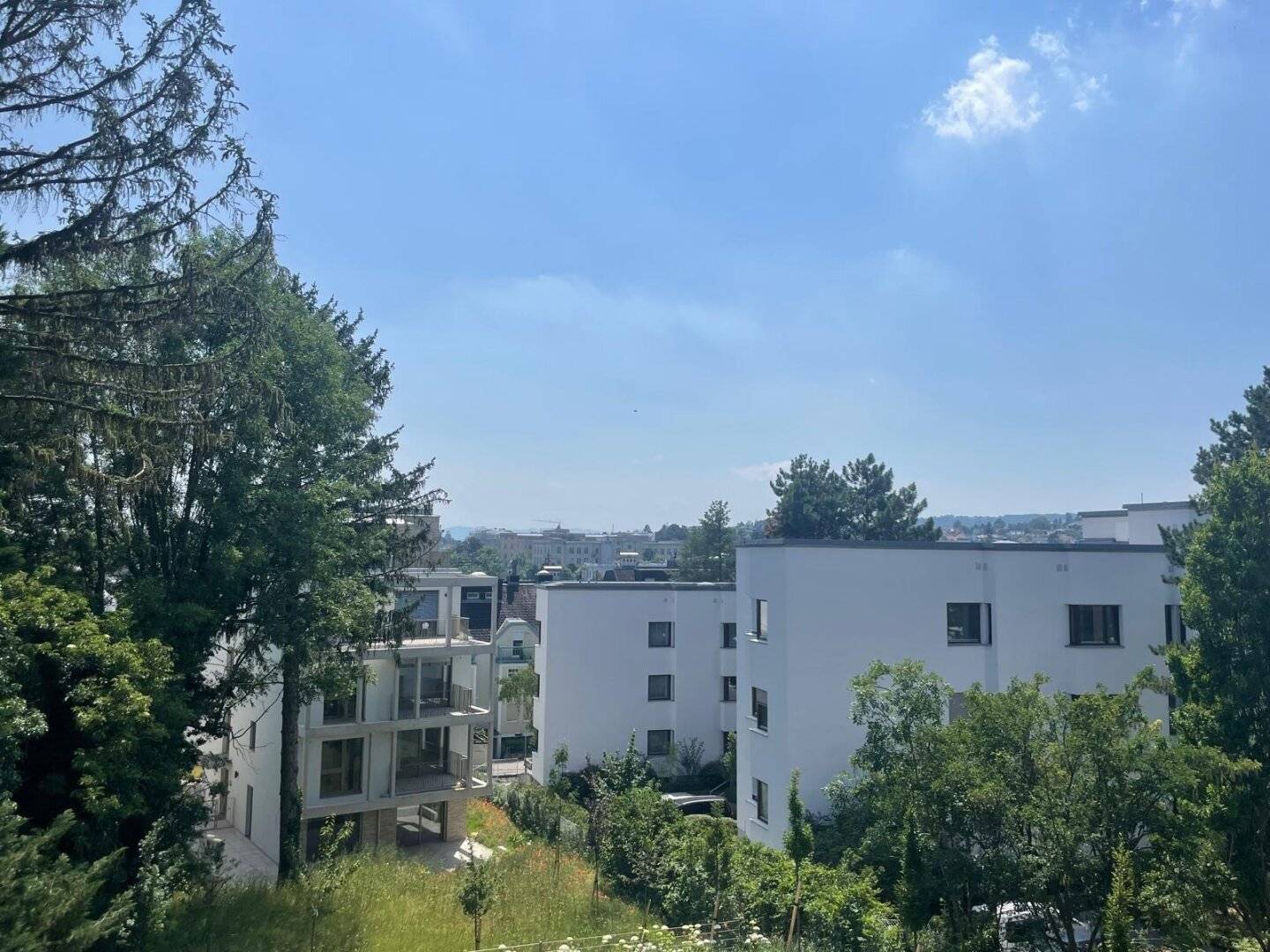 Exclusive dream apartment in green quiet location 5 rooms, 2 bathrooms, 2 balconies