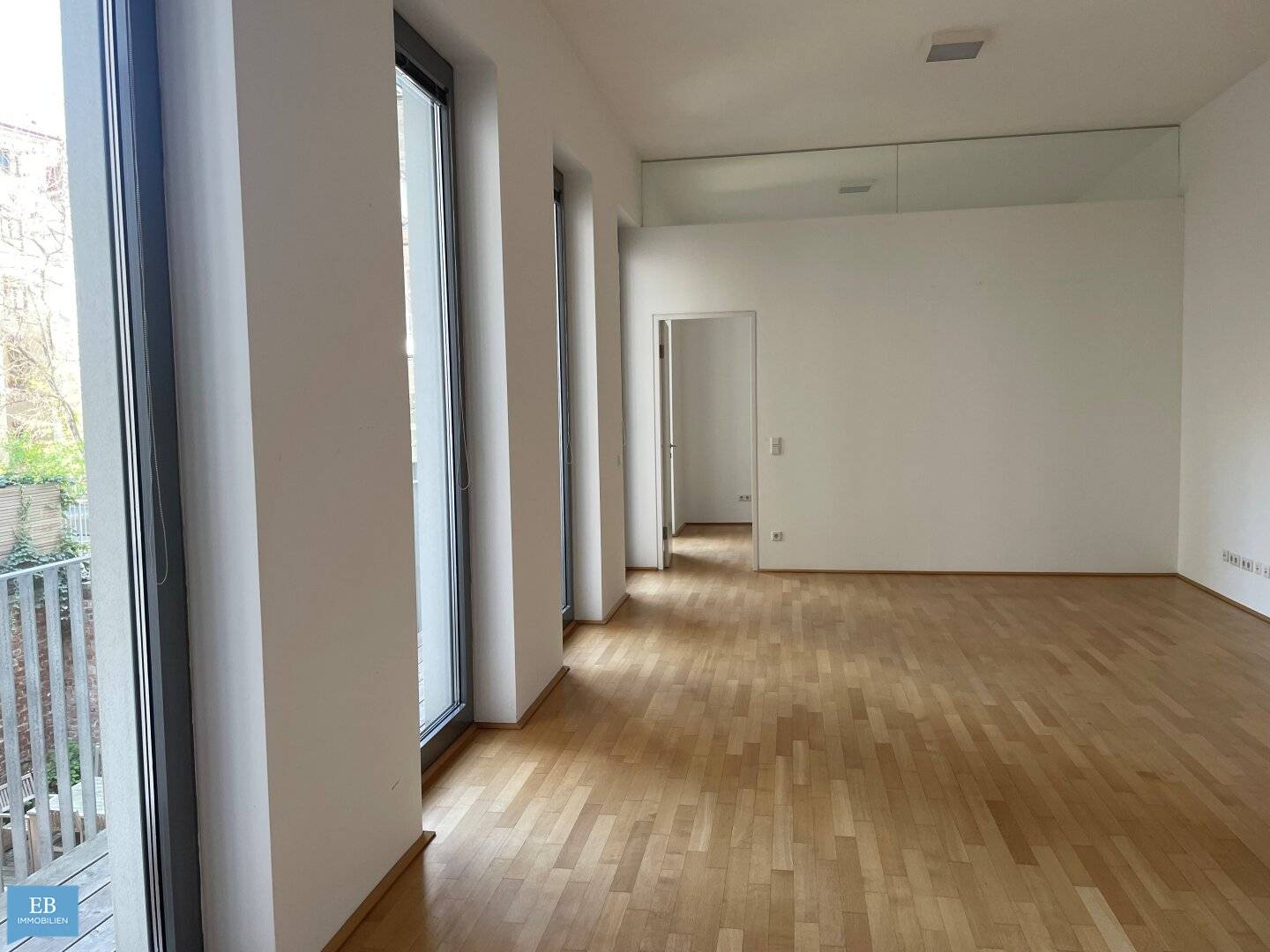 Unique Atelier Loft with Industrial Charm: Space for Your Visions in Wien Neubau