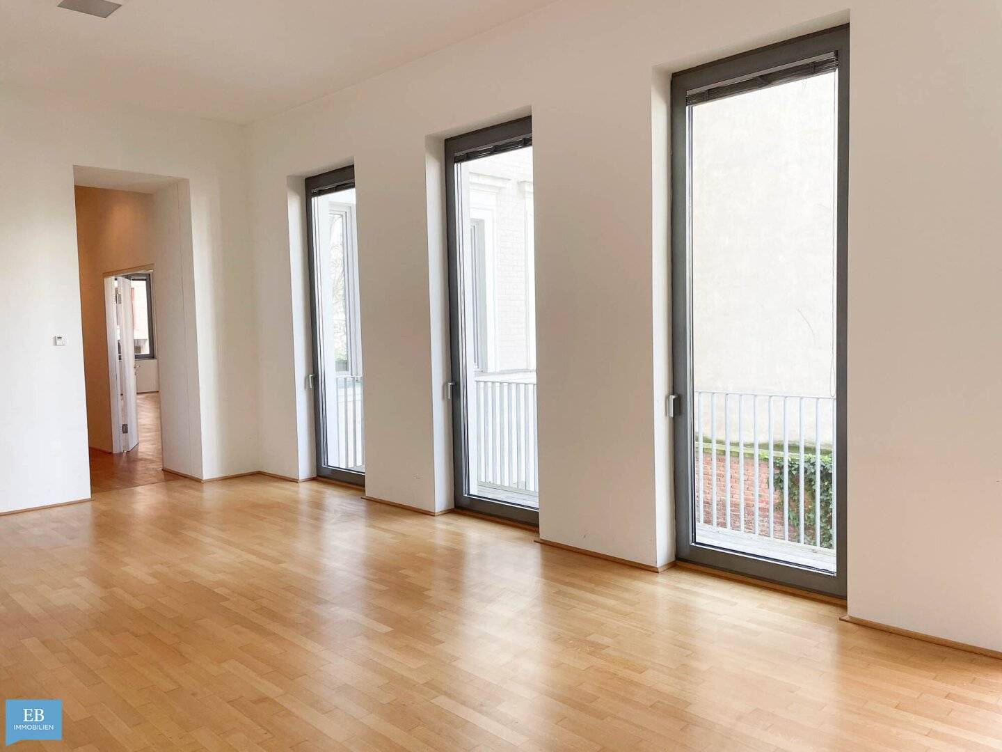 Unique Atelier Loft with Industrial Charm: Space for Your Visions in Wien Neubau