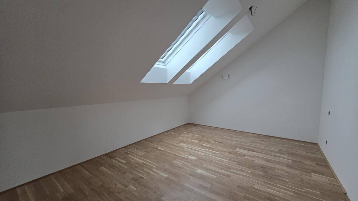 Provisionsfrei für den Erwerber - "Luftige Höhen" - großzügige 4-Zimmer-DG-Wohnung
