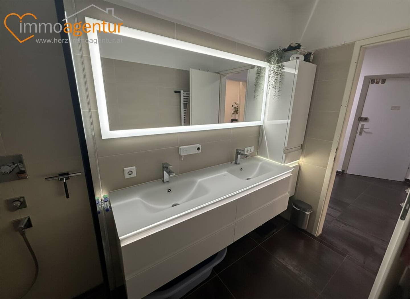 Helle, modernisierte 3-Zimmer-Wohnung mit Loggia, Parkplatz und hochwertiger Ausstattung in Marchtrenk