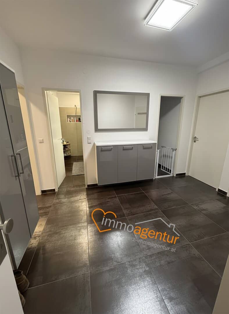 Helle, modernisierte 3-Zimmer-Wohnung mit Loggia, Parkplatz und hochwertiger Ausstattung in Marchtrenk