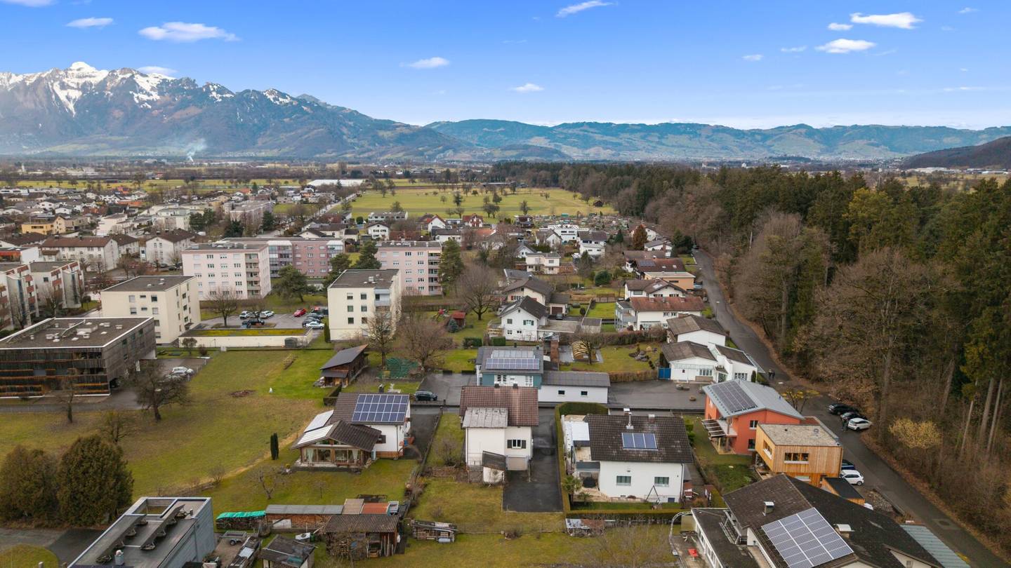 Bebautes Grundstück mit Einfamilienhaus in idyllischer Familienlage