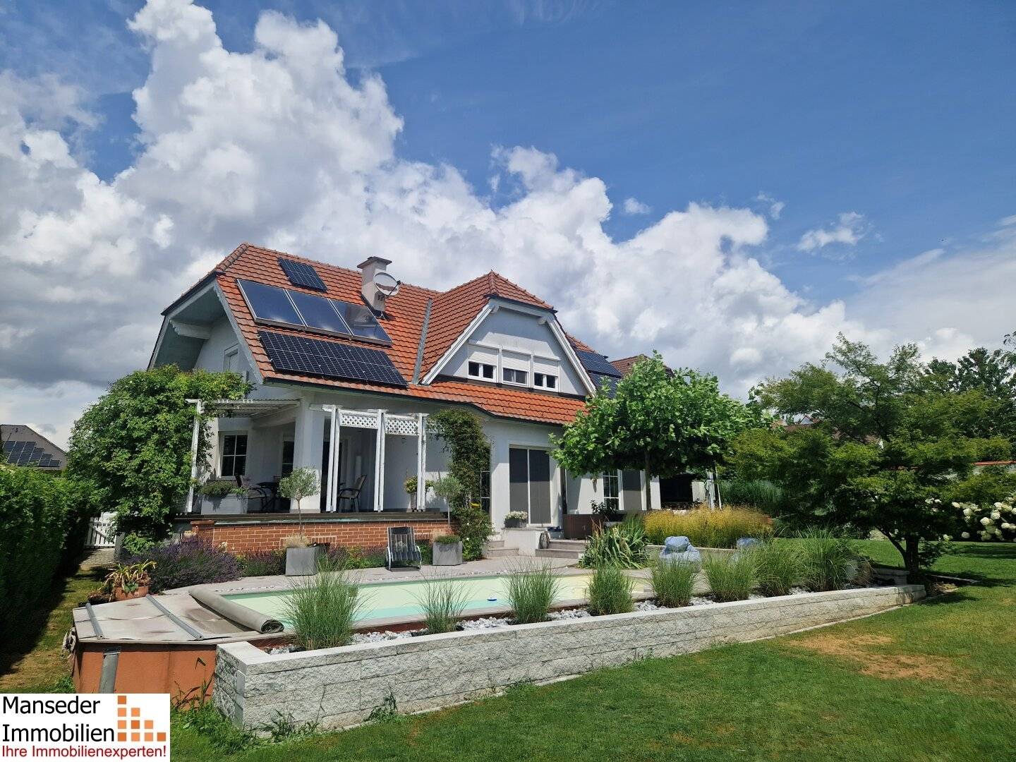 A true gem on the real estate market Approx. 160 m² living space, fully basemented, dream garden with a large pool