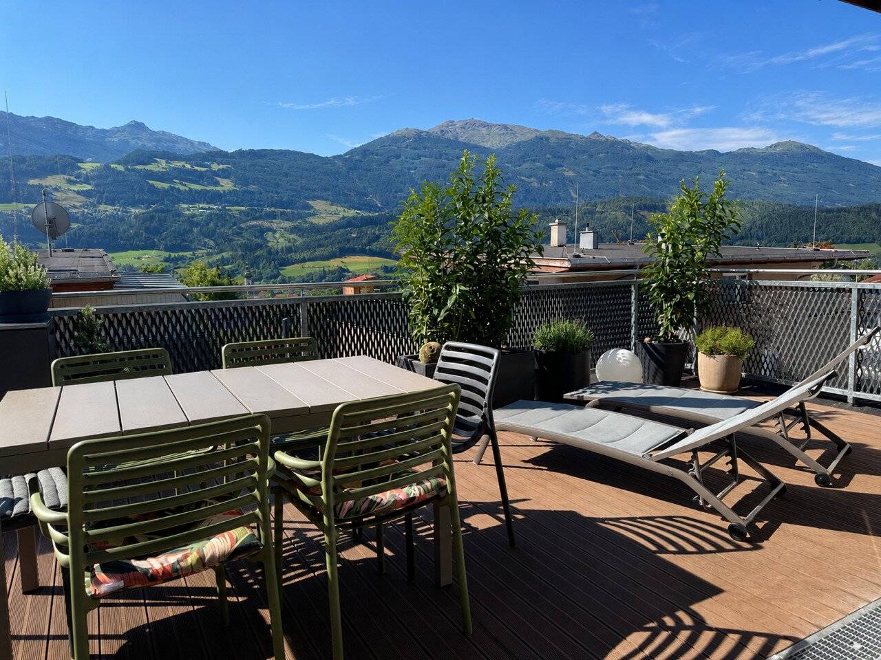 Exclusive Penthouse Maisonette with Panorama Terrace, Designer Fixtures and 3 Carports in Mils