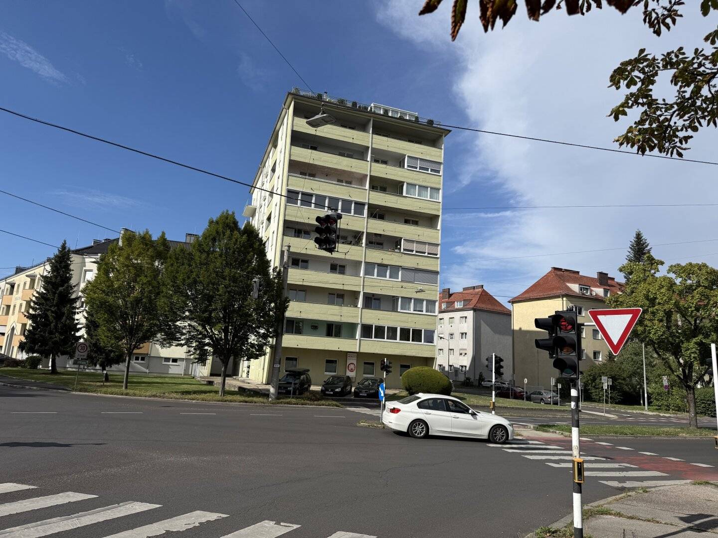 Panoramawohnung in Linz‑ Kleinmünchen, 2 Loggien, Lift & Garage und eine Aussicht, die man selten bekommt