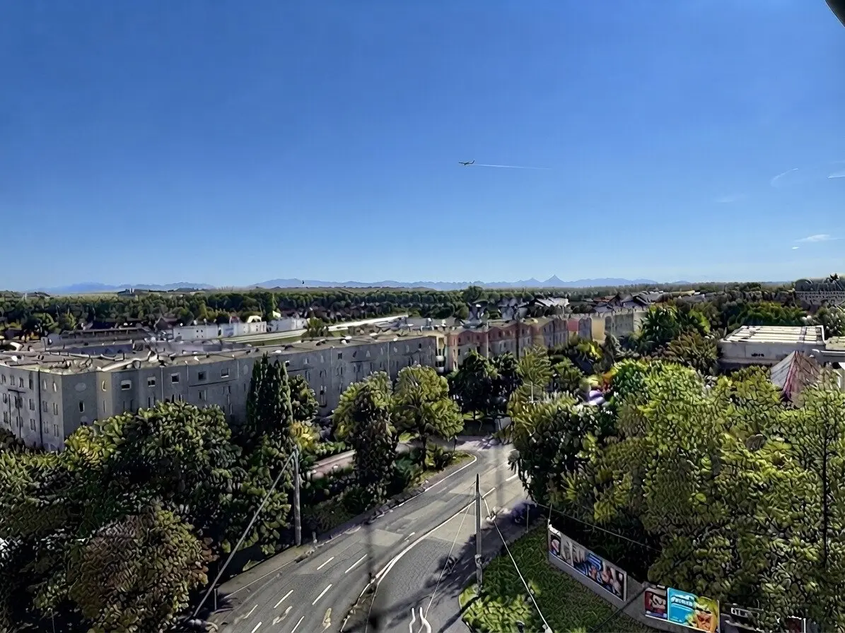 Panoramic apartment in Linz-Kleinmünchen, 2 loggias, lift &amp; garage, and a view you rarely get