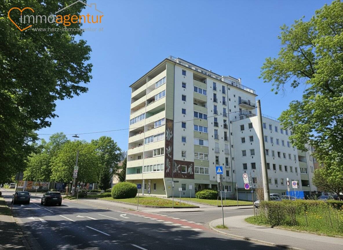 Panoramic apartment in Linz-Kleinmünchen, 2 loggias, lift &amp; garage, and a view you rarely get