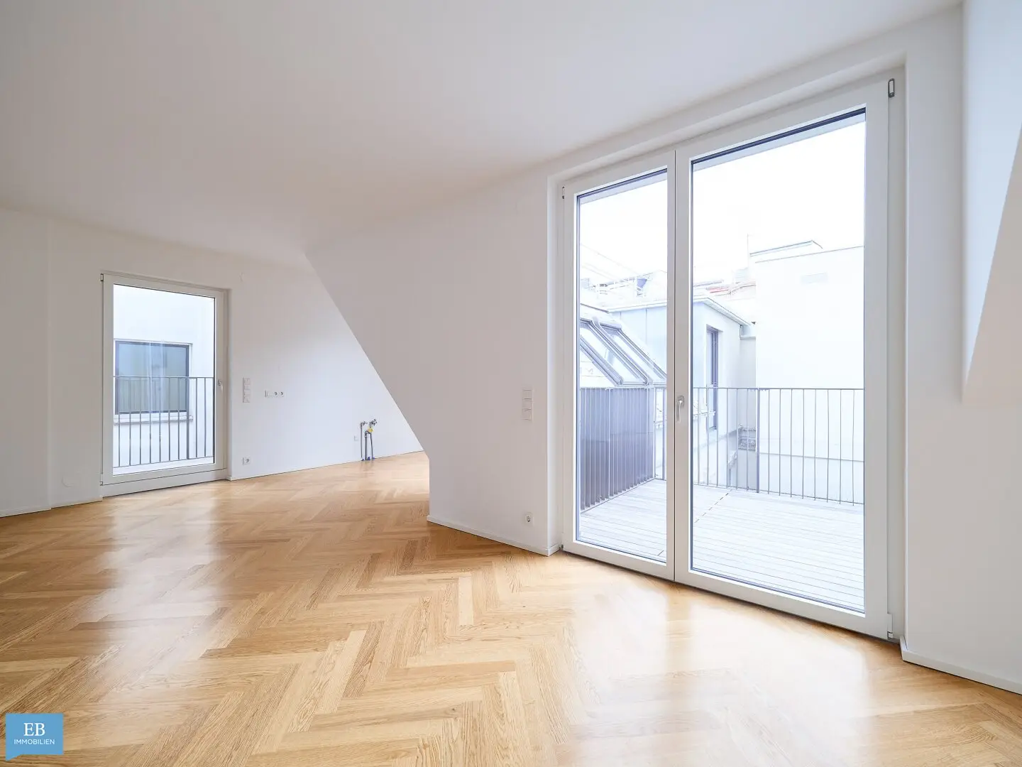 Welcome to your new exclusive attic apartment in the 8th district!