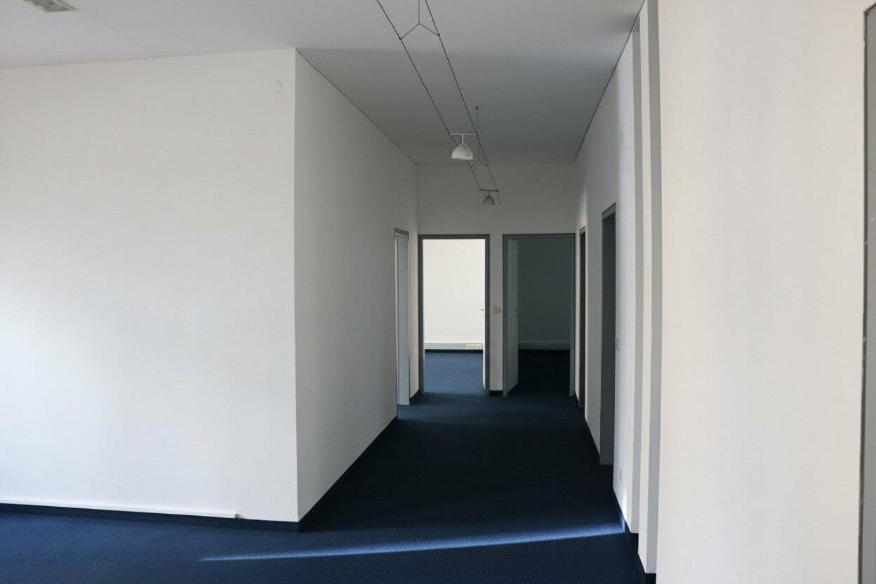 Spacious office space 123 sqm on the 1st floor near Landhausplatz while near Innsbruck City Center? wait no, keep it simple? No, we must deliver without extra commentary. The final answer should be JSON-like. Let's craft properly.