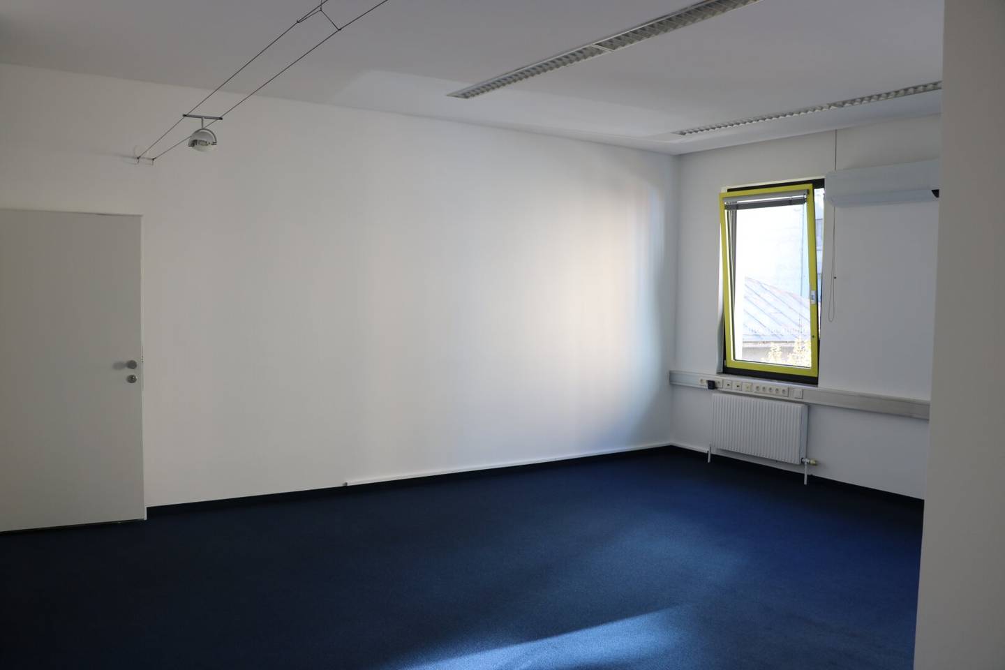 Spacious office space 123 sqm on the 1st floor near Landhausplatz while near Innsbruck City Center? wait no, keep it simple? No, we must deliver without extra commentary. The final answer should be JSON-like. Let's craft properly.