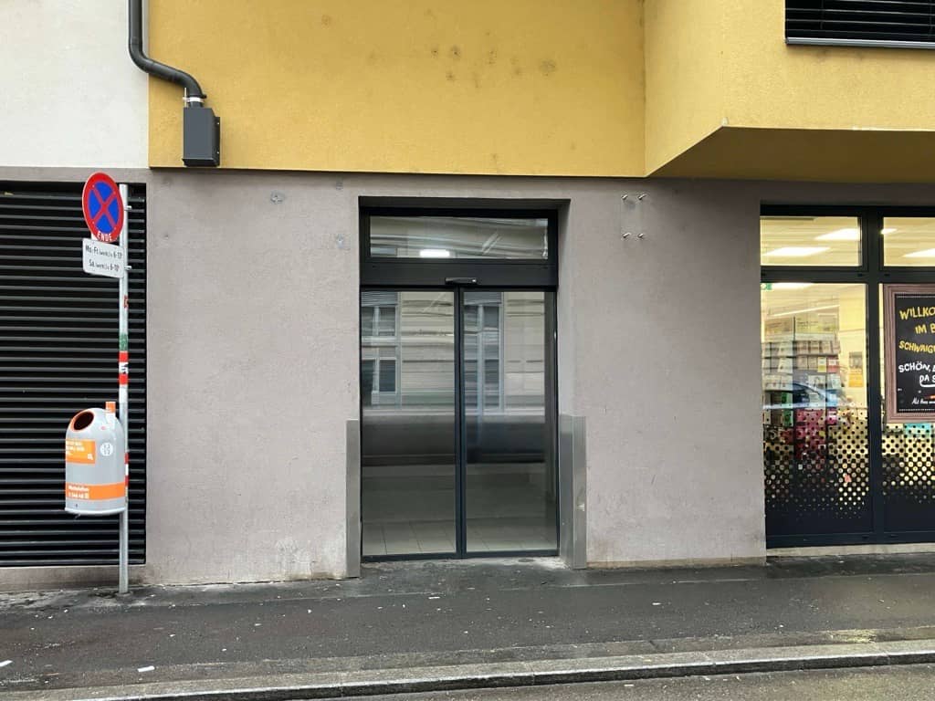 Apartment with generous sales area near BILLA a good connection to public transport? No, must be natural. Fixing now.