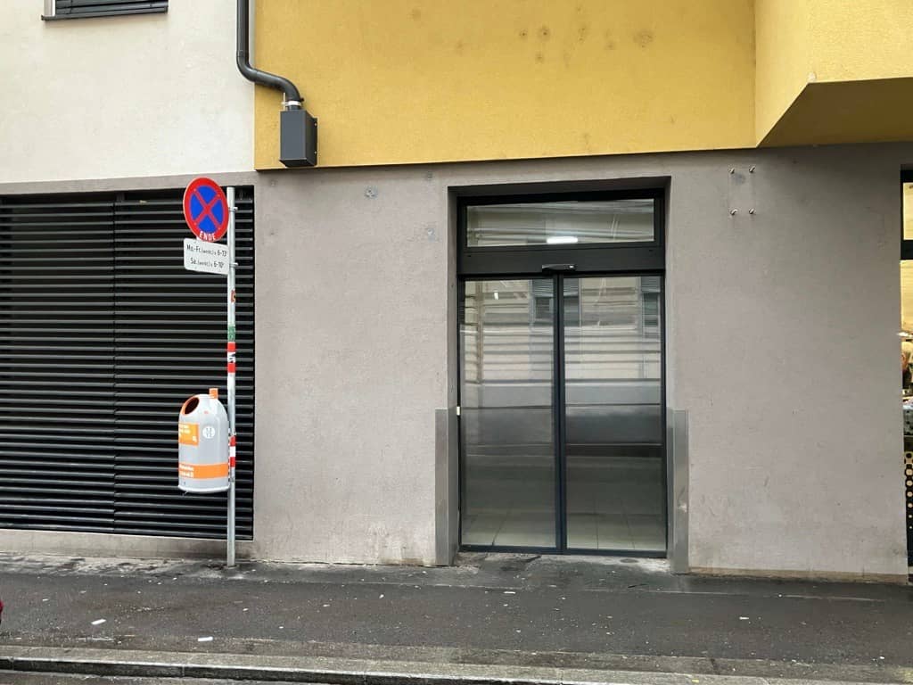 Apartment with generous sales area near BILLA a good connection to public transport? No, must be natural. Fixing now.