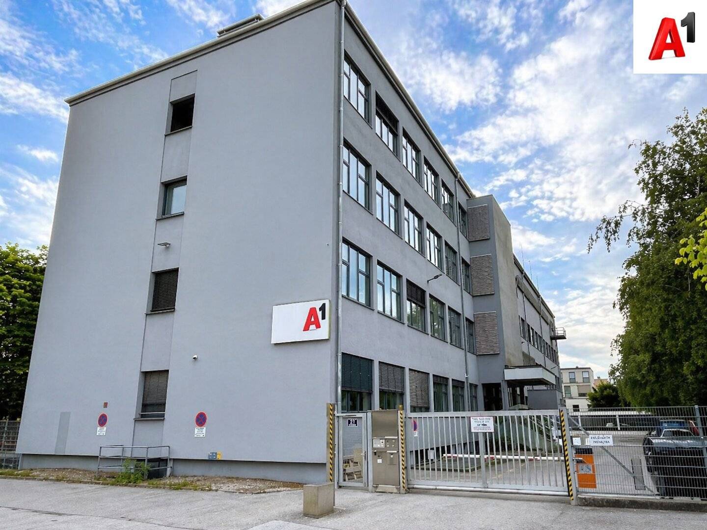 Attractive office spaces commission free in a central location in Salzburg for rent
