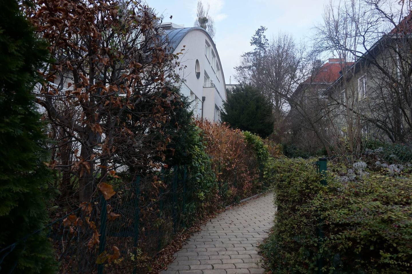 Ideal House in House apartment near the American International School - 4 bedrooms, 4 bathrooms, living space, Family Room, terraces and a small garden