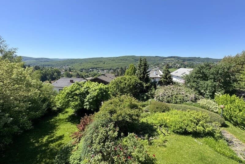 Großzügiger Wienerwald-Wohnsitz auf traumhaftem Gartengrundstück in einzigartiger, absolut ruhiger Panorama-Aussichtslage