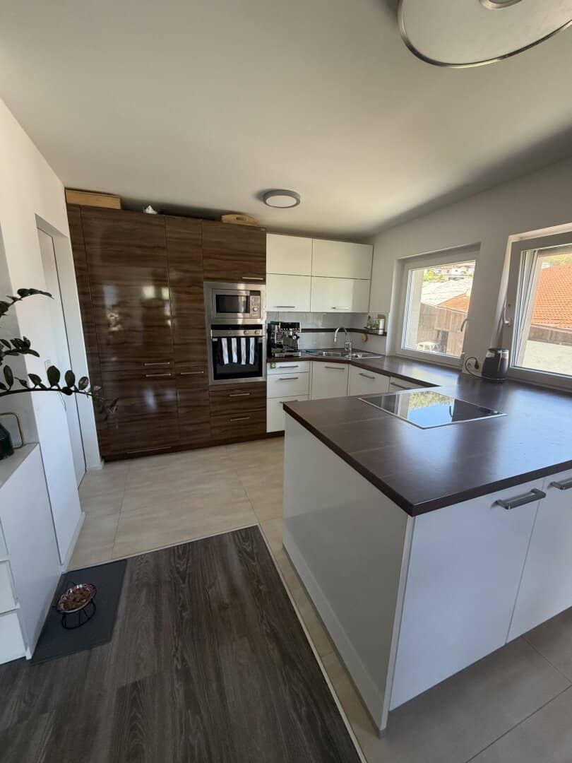 VOMP - Moderne Maisonette-Wohnung mit Garten und traumhaften Ausblick auf die Tiroler Bergwelt zum Verkauf