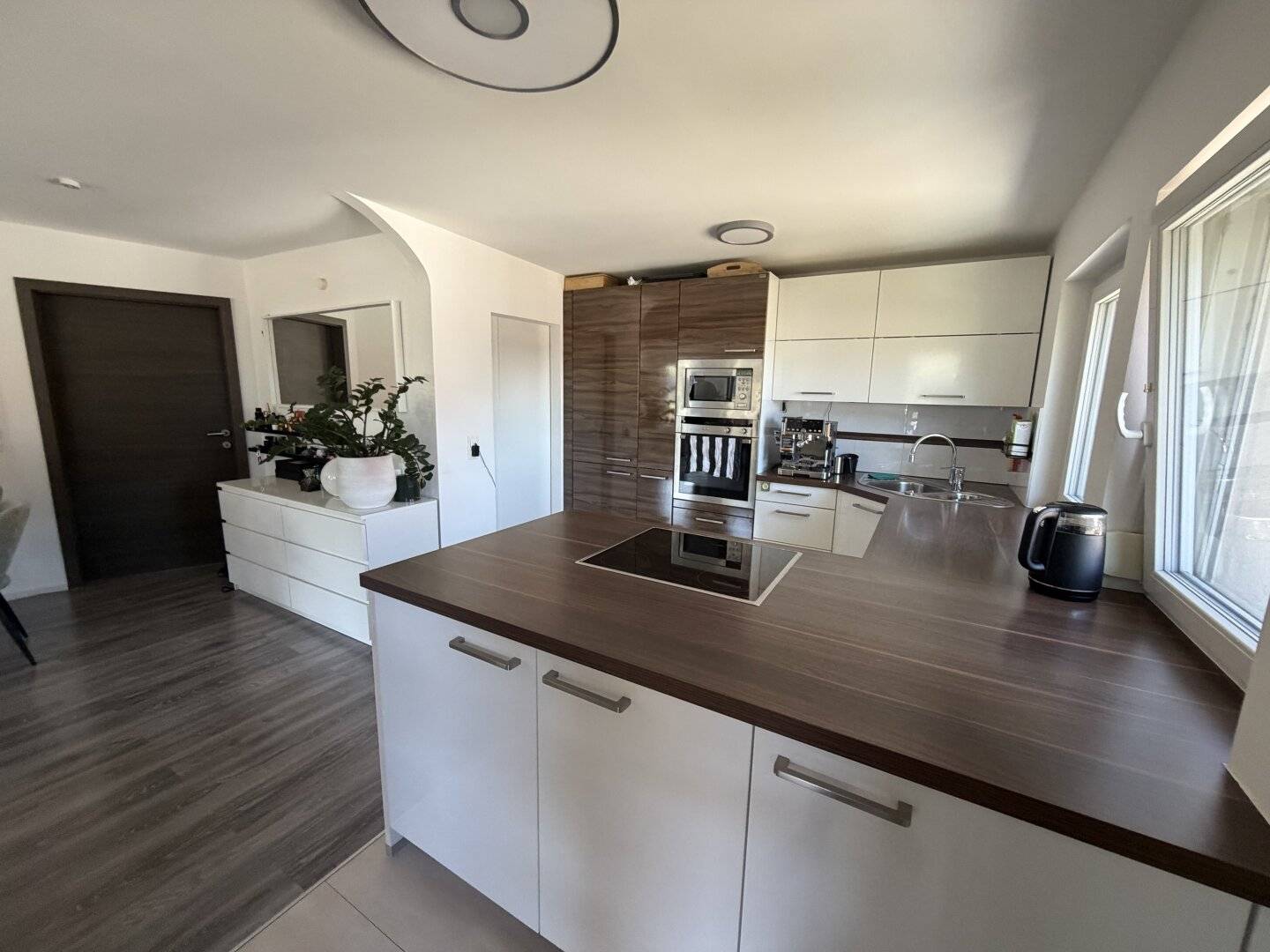 VOMP - Moderne Maisonette-Wohnung mit Garten und traumhaften Ausblick auf die Tiroler Bergwelt zum Verkauf