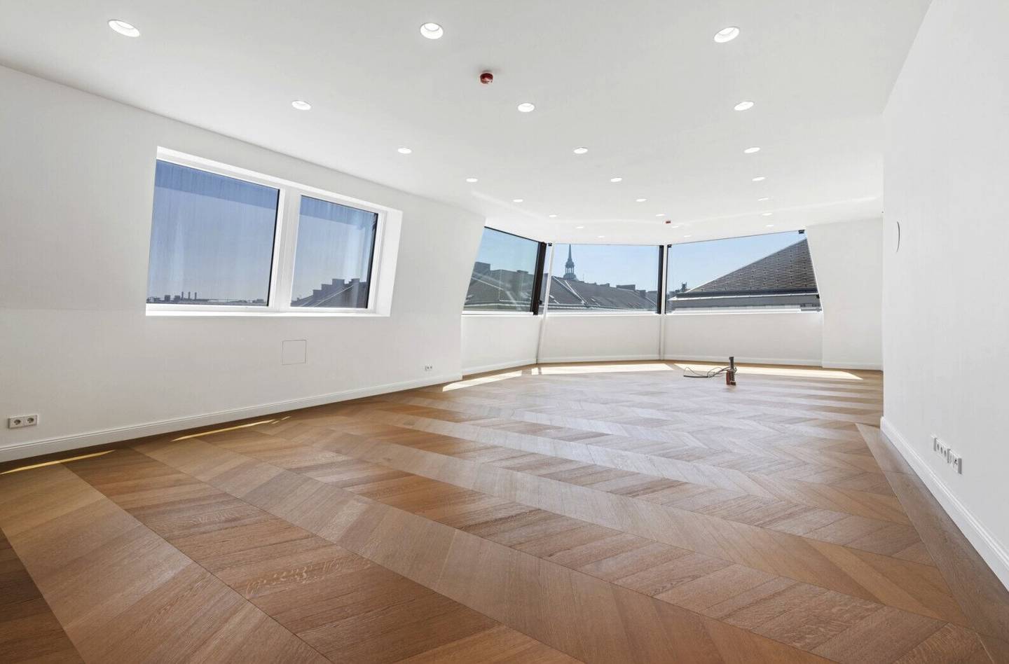 LUXURIÖSE und REPRÄSENTATIVE INNENSTADTWOHNUNG IM PALAIS - ERSTBEZUG