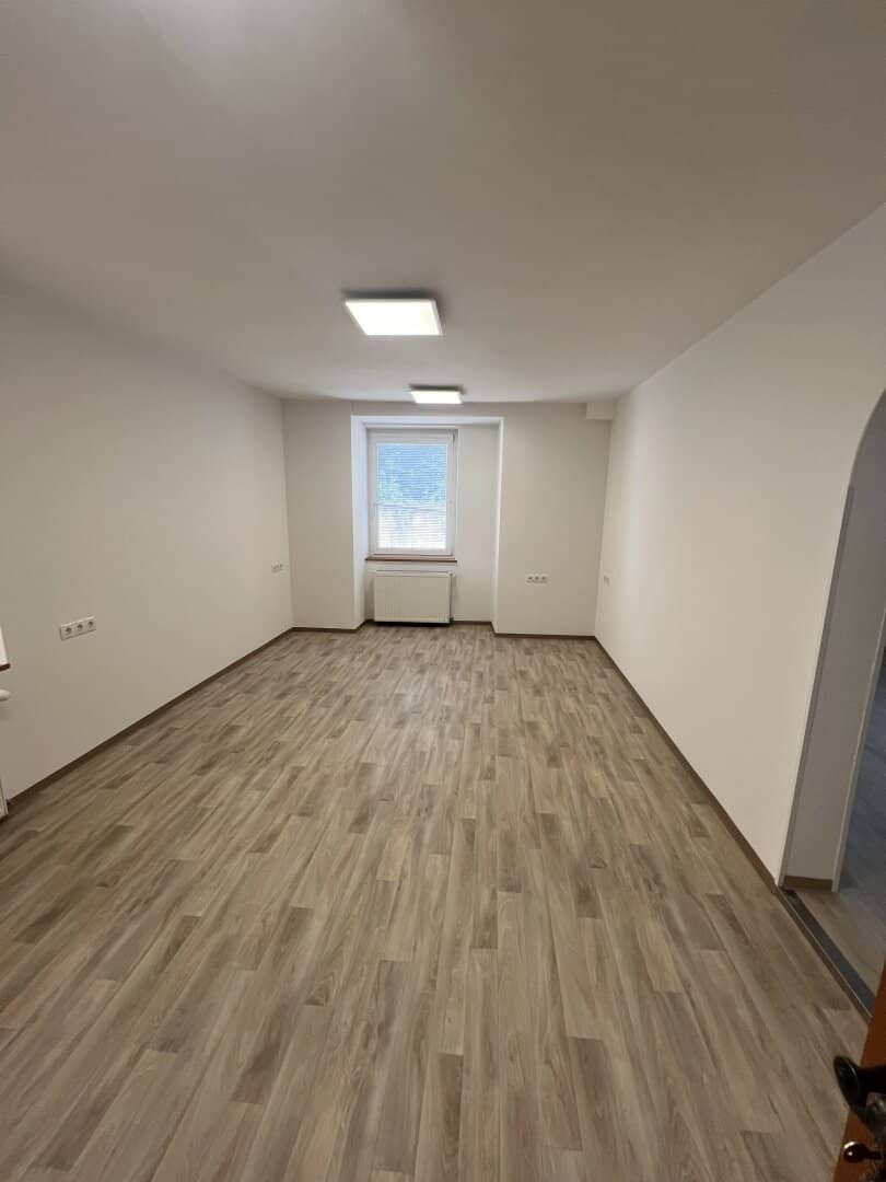 Schwaz bright commercial premises near the town center suitable for various sectors